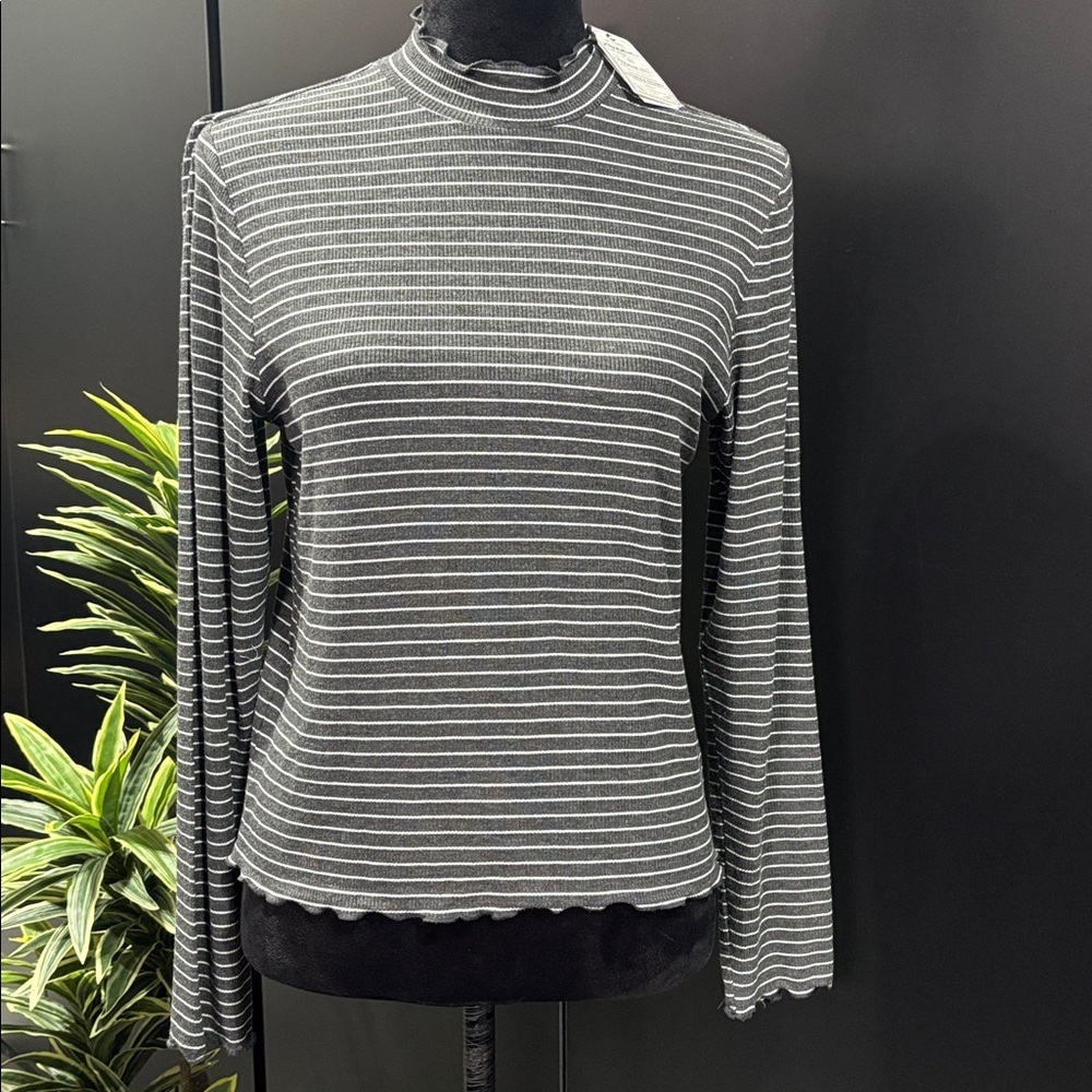 Flag & Anthem Stretch knit like pullover,lettuce edge hem,mock neck,striped